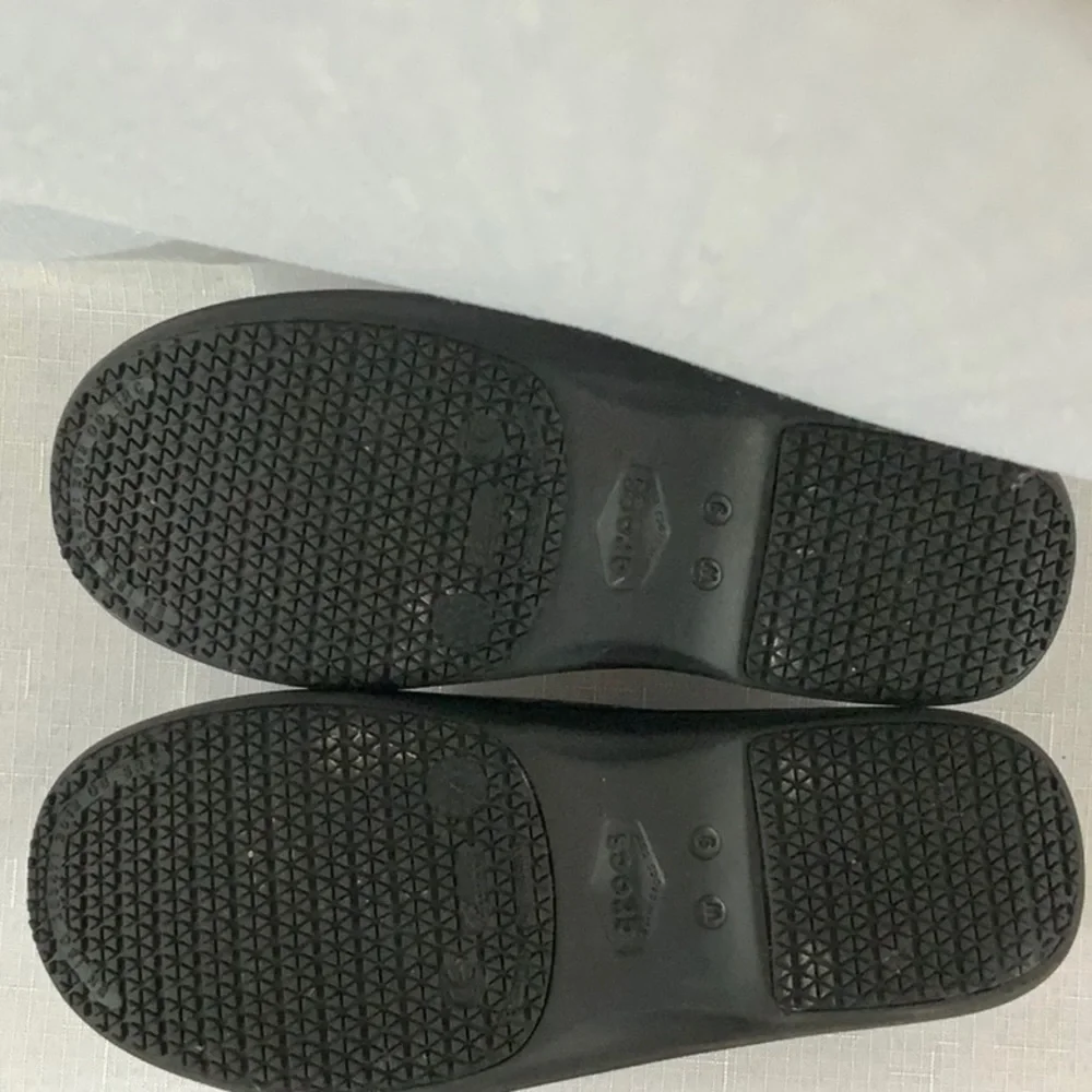 🕗 CROCS Multicolor Rubber Clogs - Picture 7 of 8